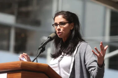 Sarah Silverman is raising awareness around artists rights and AI. Image: Shutterstock.